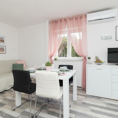 Apartman Roko Petrčane Exterior foto