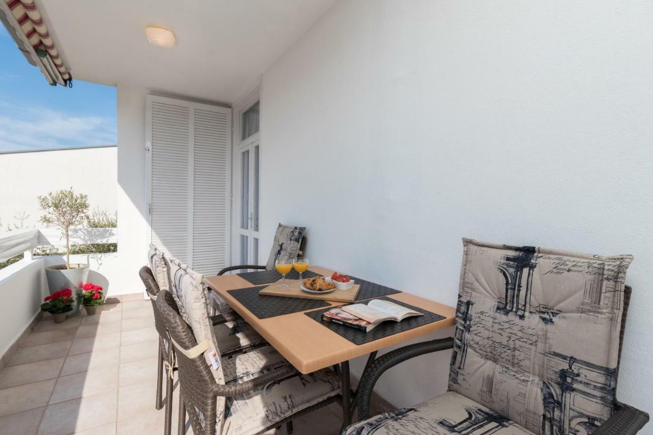Apartman Roko Petrčane Exterior foto