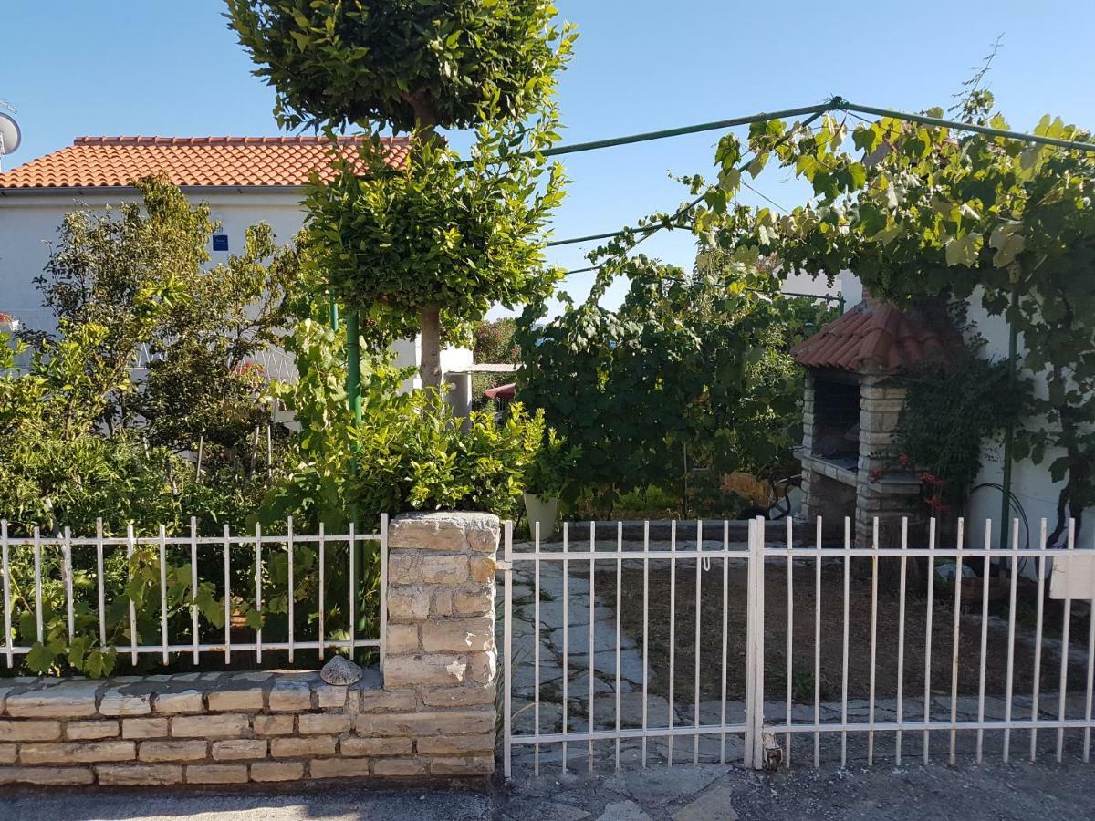 Apartman Roko Petrčane Exterior foto